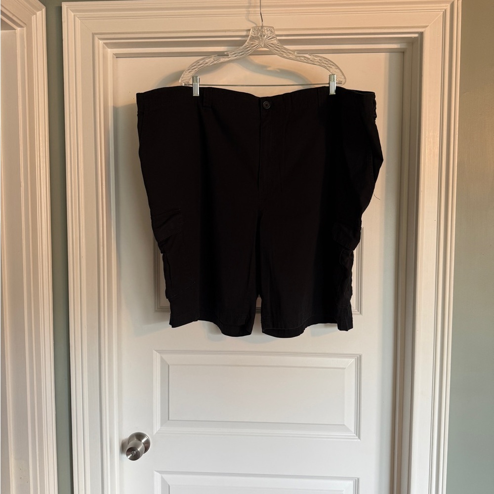 Like new True Nation Cargo Shorts size 56